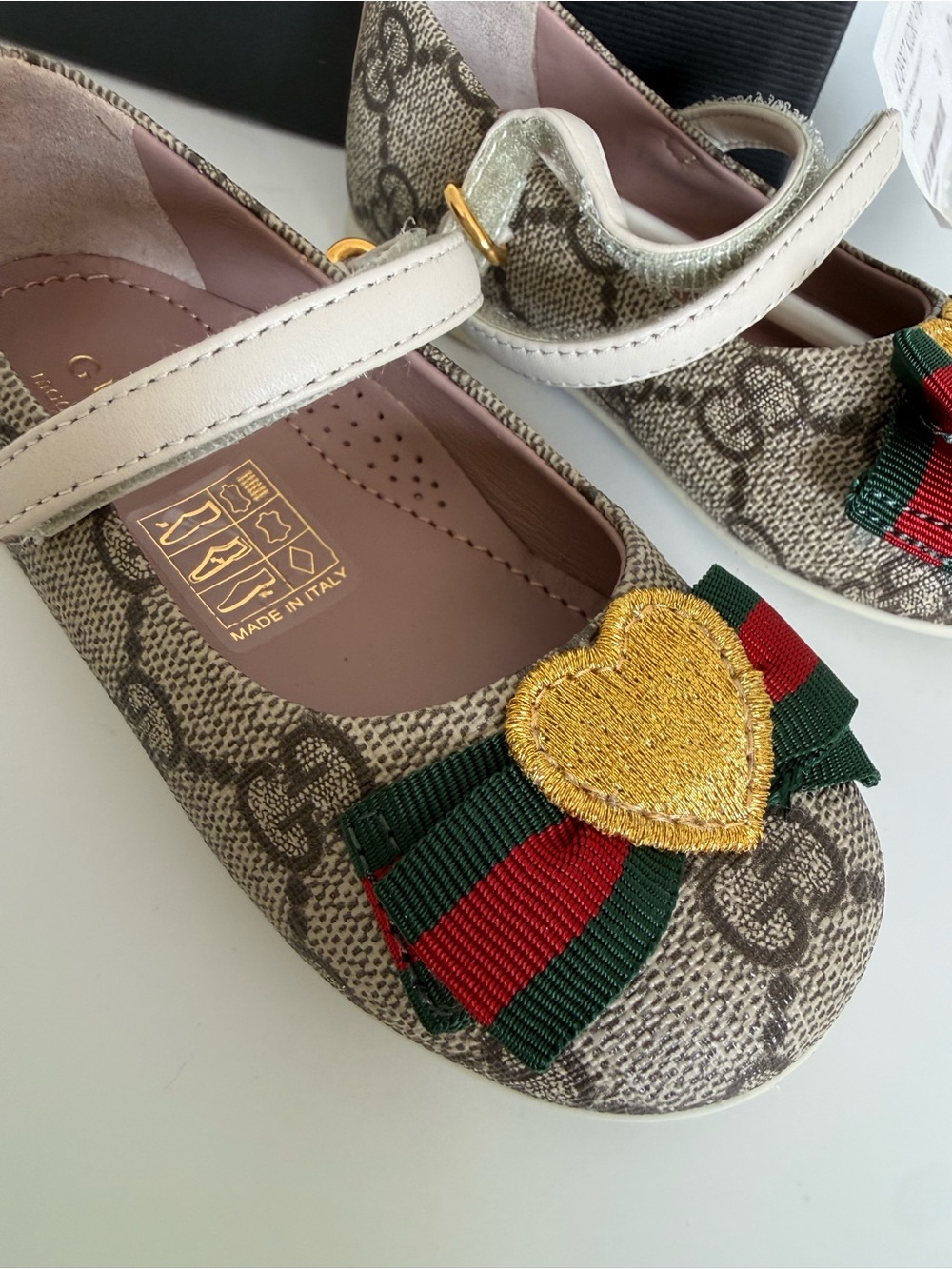 Gucci Kids Beige GG Canvas Heart Bow Mary Janes with Green-Red - Picture 7 of 8